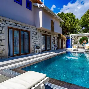 Lulu Otel Çeşme