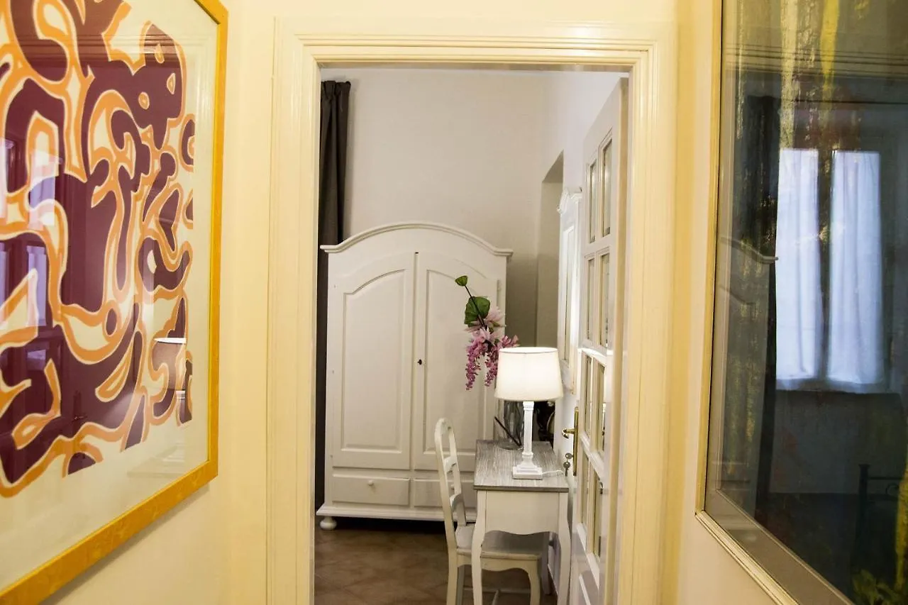 Bed & Breakfast B&B Domus Piazza Del Popolo Rome Italy